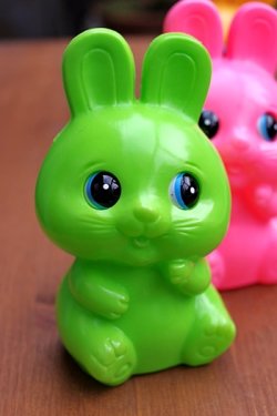 画像3: 幸福銀行 貯金箱 ウサギ(ピンク/緑/黄色)