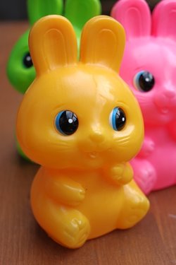 画像4: 幸福銀行 貯金箱 ウサギ(ピンク/緑/黄色)