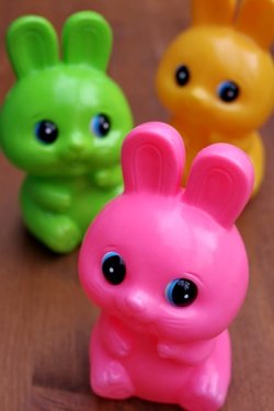 画像1: 幸福銀行 貯金箱 ウサギ(ピンク/緑/黄色)