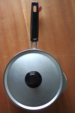 画像2: ツルマル印 アルミ片手鍋 ルームパン20cm お玉付