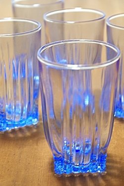 画像1: 青色ガラスのコップ