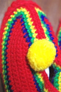 画像3: 手編み ルームソックス 赤地 紺×緑×黄色 ボンボン