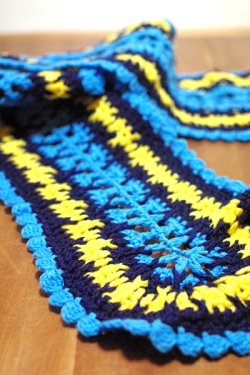 画像1: 手編みマフラー 青×紺×黄色