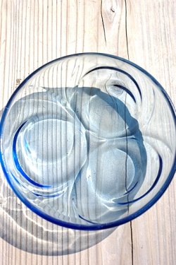 画像2: ガラス小皿 青渦巻き12.2cm