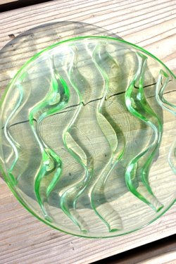画像2: ガラス小皿 緑波模様13,7cm