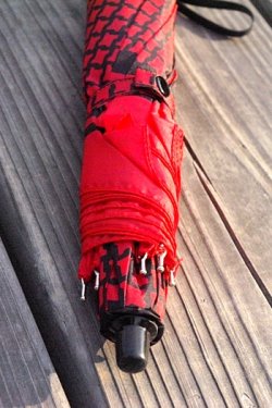 画像2: 折り畳み傘 赤×黒 連続模様