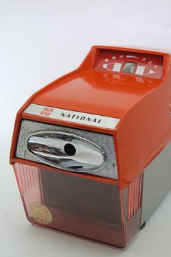 画像1: National(ナショナル)電気えんぴつ削り KP-10(ペンナー)赤