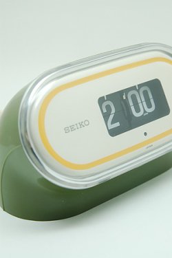 画像1: SEIKO(セイコー)アラーム付きパタパタ時計 オリーブ