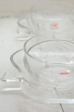 画像1: ソガガラス リンゴ形カップ＆ソーサー クリア