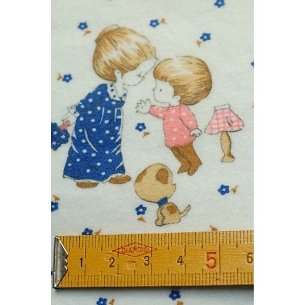 画像4: 布地  子犬と子供と小花柄 92cm×260cm (4)