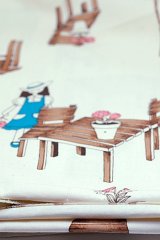 画像: 布地  生成地テーブルと椅子と花と女の子柄 92cm×300cm