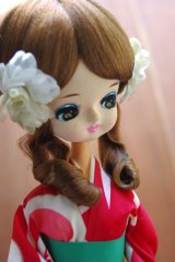 画像: ポーズ人形 赤い着物の少女