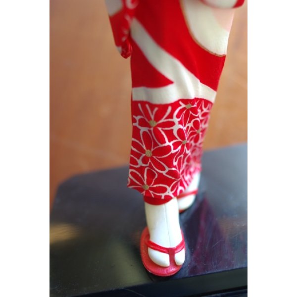 画像4: ポーズ人形 赤い着物の少女 (4)