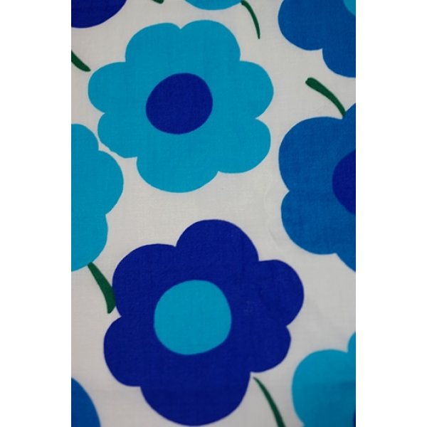 画像2: 布地 白地ブルー大きな花柄 226cm×132cm (2)