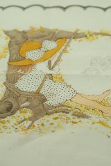 画像: ホリー・ホビー(Holly Hobbie)ハンカチ 裸足の女の子と木のブランコ　