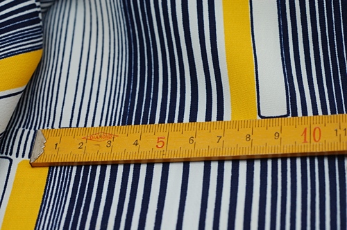 画像: 布地 白地 紺と黄色の幾何学模様 92cm×252cm