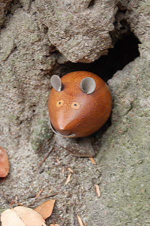 画像1: 木製ネズミ置物 (1)