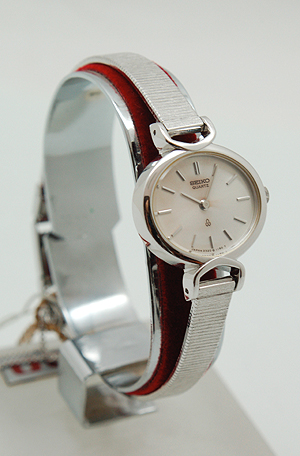 119アニエスベー時計　ブレスレット型　新品電池　アンティーク　レディース腕時計