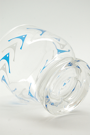 画像: 青と白の魚柄グラス