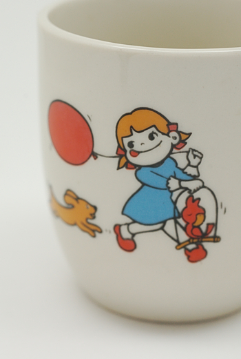 画像1: 不二屋 ペコちゃんプリンカップ 湯呑み型 風船とオウムと犬 (1)