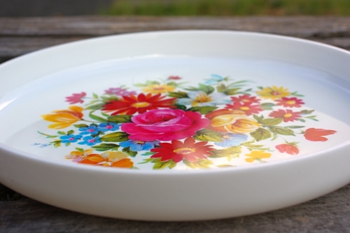 画像: お盆 蝶印 プラスチックトレー 丸形 薔薇お花色々