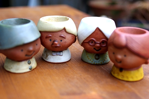 画像: 陶器製エッグスタンド 人形型