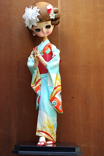 画像: ポーズ人形 水色着物の少女