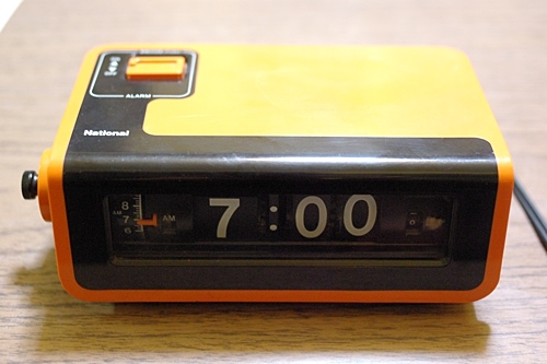 画像: National(ナショナル)アラーム付きデジタル時計 オレンジ