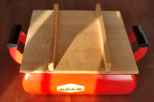 画像: ブドー印 ホーローおでん鍋 角型 木蓋 赤