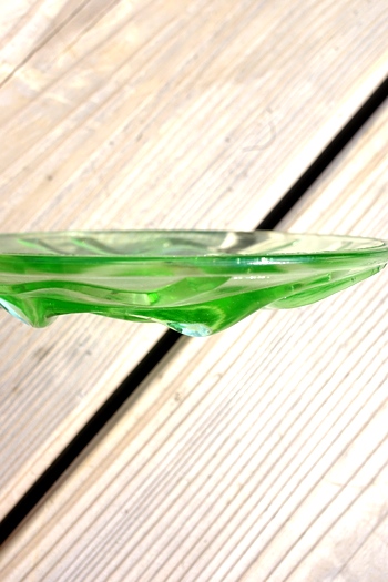 画像: ガラス小皿 緑波模様13,7cm