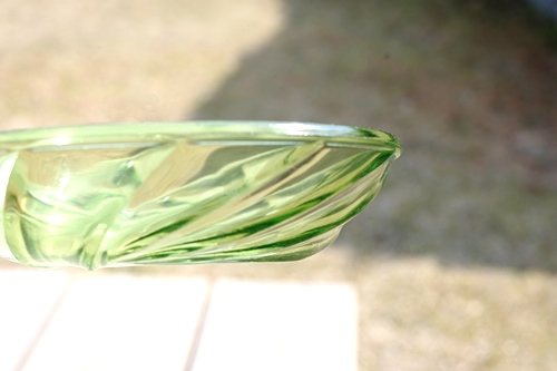画像: ガラス小皿 緑渦巻き12.3cm