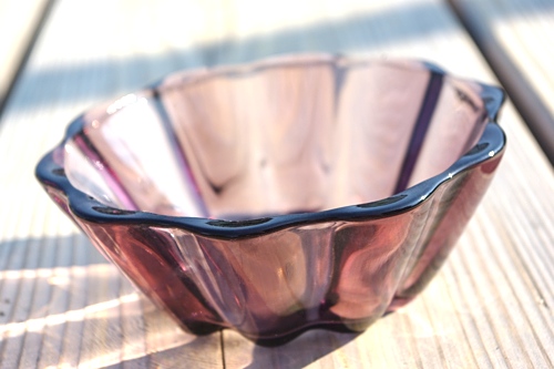 画像: ガラス小鉢 紫十角12.5cm