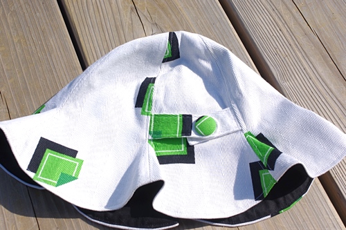 画像: 手作り帽子 チューリップハット白地幾何学