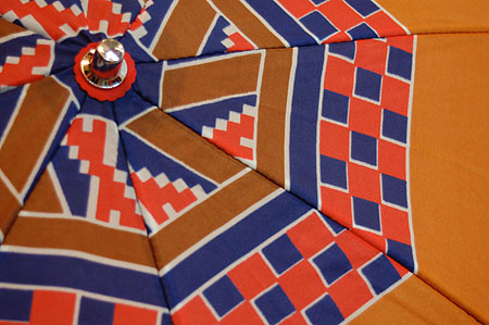 画像: 折り畳み傘　茶系幾何学模様