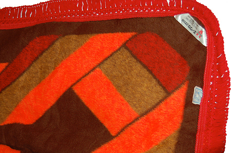 画像: コタツ上掛 コタツカバー  ボンネル 赤系幾何学模様 毛布タイプ