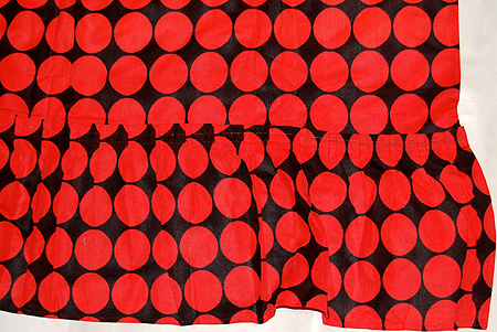 画像: カーテン 黒×赤水玉 フリル付 190cm×175cm