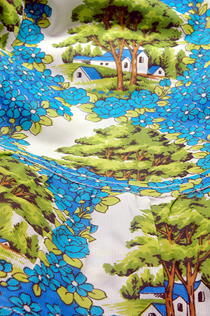 画像1: カーテン 青い花と木と家柄 フリル付 200cm×130cm (1)