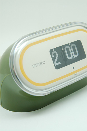 画像1: SEIKO(セイコー)アラーム付きパタパタ時計 オリーブ (1)