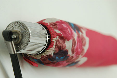 画像1: 折り畳み傘　ピンク系バラ柄 (1)