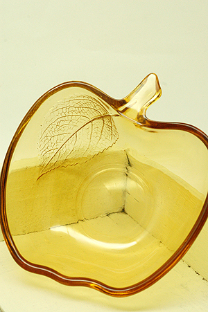画像: ソガガラス リンゴ形小鉢 小皿 アンバー