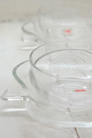 画像1: ソガガラス リンゴ形カップ＆ソーサー クリア (1)