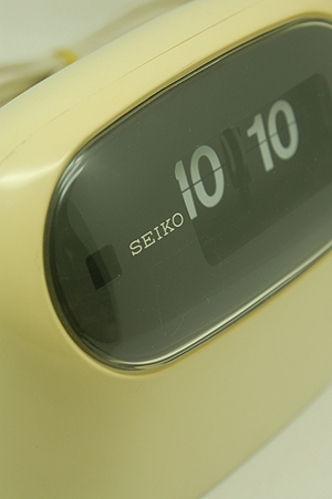 画像1: SEIKO(セイコー)60Hzアラーム付きパタパタ時計 アイボリー (1)