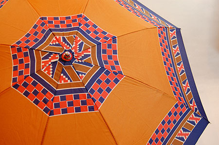 画像: 折り畳み傘　茶系幾何学模様